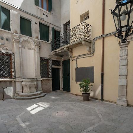 Venice Palace Tintoretto Esterno foto